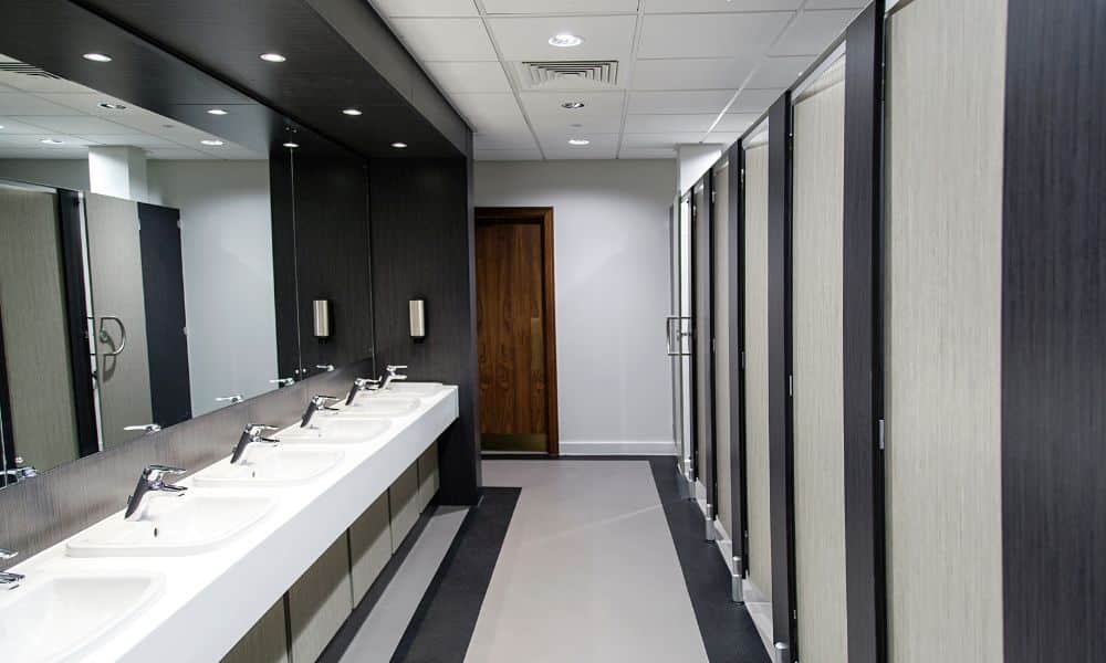 6 Considerations When Renting Luxury Restroom Rentals
