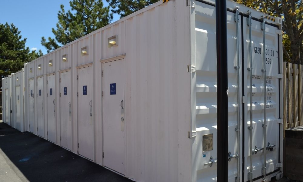 3 Tips for Choosing the Right Trailer Restroom