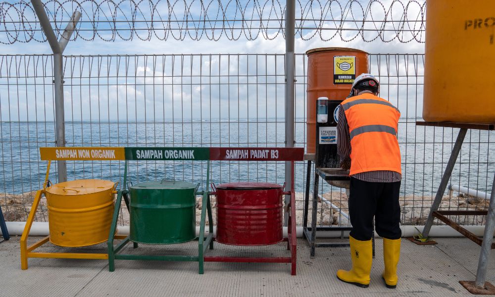 Portable Hand Sanitizer vs. Hand Sink for Job Sites