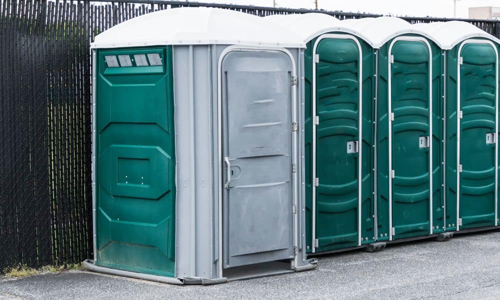 3 Benefits of Renting a Holding Tank for Your Outdoor Wedding