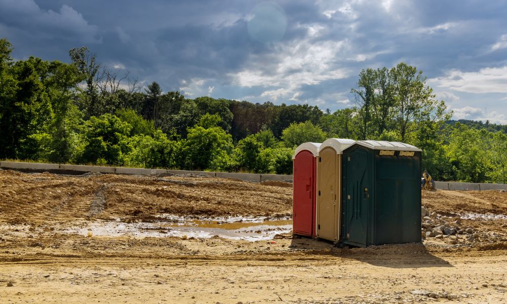 3 Tips on Choosing Porta-Potties for Construction Sites